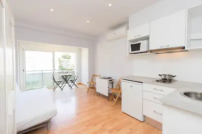 Studio-Basic-Salle de bain-Vue sur la cour