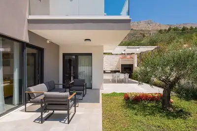 Image de Excellente Villa Podstrana | Villa Gospel Gold | 5 chambres | Jacuzzi sur le toit | Sauna | Vue sur