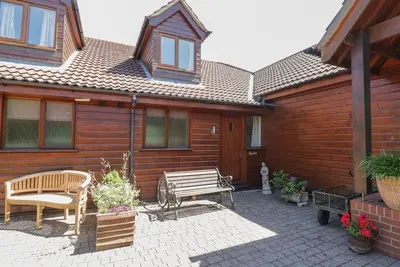 Image de Heron Cottage, family friendly, with pool in Wayford