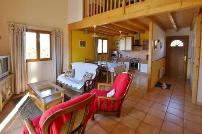 Image de Maison calme avec terrasse, garage et barbecue