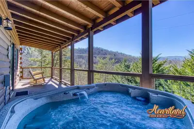 Image de Newly built in 2021! Has mountain view to enjoy during your smoky mountain getaway! !