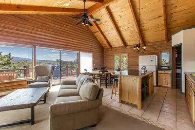 Image de Second-Level Apartment- Wrap Around Deck - Unmatched Views! Str2025-060