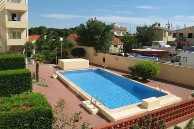 Image de Cadre exceptionnel pour ce T2 climatisé avec piscine - 4yacht37