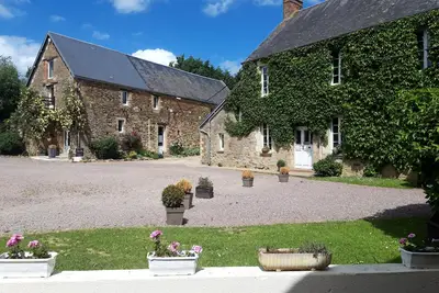 Gîte de Campagne de 15 personnes : idéal pour un séjour en famille!