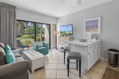 Image de Fresh décor and coziness on the beach!