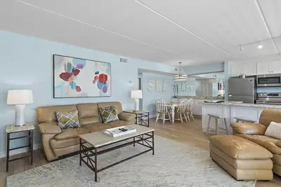 Image de Includes complimentary beach service (2 chairs, 1 umbrella) for each day!