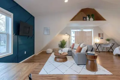 Image de U-District Loft near Gu w/ Self Check-in & Wifi!