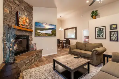 Image de ***Northern Retreat - Incredible Location Walking Distance To Lake***