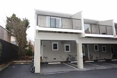 Image de Pet friendly town home, located in the center of Rehoboth.