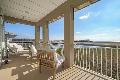 Image de Isle of Skye - Waterfront Gulf View Home with Many Community Amenities & Pool