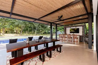 Image de The ultimate Family retreat. Daily housekeeping, beach club membership and outdoor grill by the pool