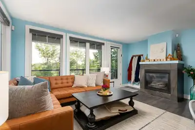 Image de Muskoka Night Dreams: Enjoy 3 King Beds!