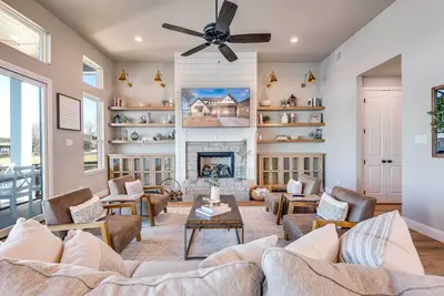 Image de Lakefront Granbury Retreat w/ Patio & Fire Pit