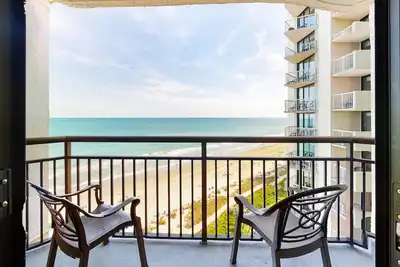 Image de Oceanfront studio with pool, hot tub, Ac & gym - snowbird & pet friendly