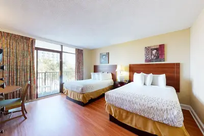 Image de 3rd Floor Oceanview Dog & Snowbird Friendly Studio -Shared Pool/Hot Tub