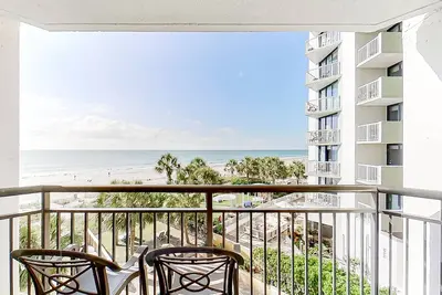 Image de 3rd-floor ocean-view studio with pool, hot tub, Ac & WiFi - snowbird-friendly