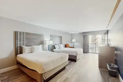 Image de Carolinian Beach Resort 7th-floor studio with Ac, pool, & hot tub