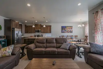 Image de Zions Village, 7bdr 6bth, Spacious Home, Beautiful Pool, near Zions Nat Park.