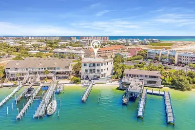 Image de Waterfront Mansion, Pool, Views! - Seaside Palace