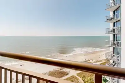 Image de 12th-Floor Oceanfront studio: pool, hot tub, Ac, WiFi, snowbird & dog friendly