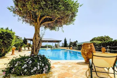 Image de Stunning 4-Bed Villa in Lagonisi Kalivia Thorikou