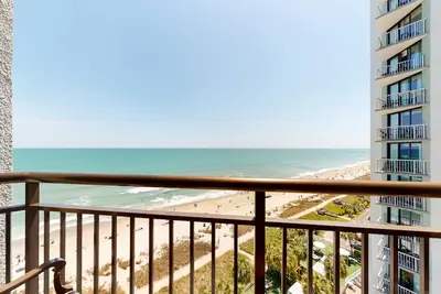 Image de 11th-floor oceanfront studio with beach access, pools & hot tubs, dog friendly