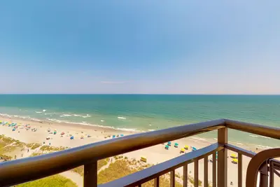 Image de 12th floor, newly renovated oceanfront studio with Ac, pool & hot tub access