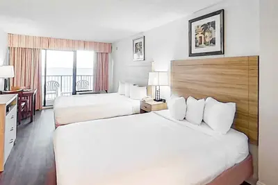 Image de 9th Floor Oceanfront Snowbird Friendly Studio w/ Pool/Hot Tub, WiFi, Ac