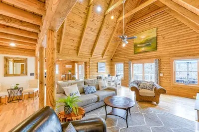 Image de Dog-Friendly Home with Free WiFi, Patio, Private Gas Grill, and Kayak