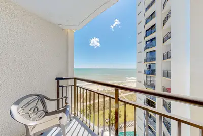 Image de 10th-floor oceanfront studio with Ac, WiFi, pool & hot tub - dog-friendly