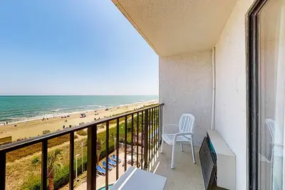Image de Carolinian Beach Resort 5th-floor oceanfront studio with pool, hot tub, & Ac