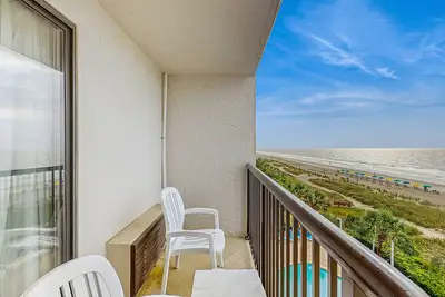 Image de 5th-floor oceanfront studio with Ac, pool, hot tub, & breakfast