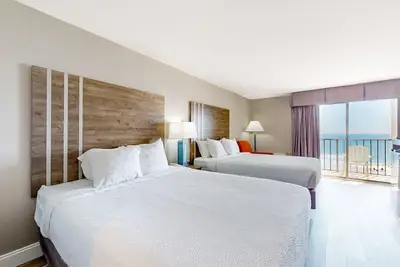 Image de 4th-floor oceanfront studio with Ac, pool, hot tub, & free breakfast buffet