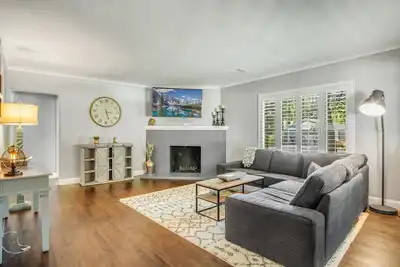 Image de ★Chic Rustic & Modern Bungalow Centrally Located★