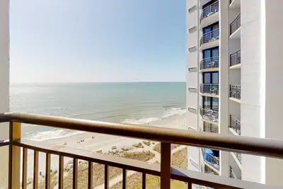 Image de 14th-floor oceanfront studio: WiFi, Ac, pool, hot tub. Dogs ok. Snowbird-friendly