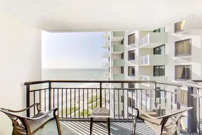 Image de 11th-floor oceanfront studio with WiFi, pool, hot tub & Ac - snowbird-friendly