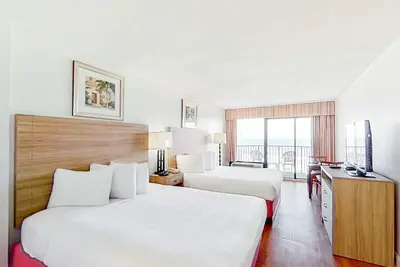 Image de 4th-Floor, Oceanfront, Snowbird-Friendly Studio w/ Shared Pool/Hot Tub, Ac, WiFi