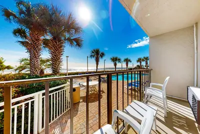 Image de 1st-floor oceanfront studio with Ac, pool, lazy river & hot tub