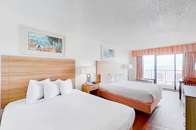 Image de 7th-Floor, Oceanfront, Snowbird-Friendly Studio w/ Shared Pool/Hot Tub, Ac, WiFi