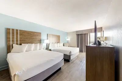 Image de 10th-floor oceanfront studio with pool, hot tub, Ac & balcony