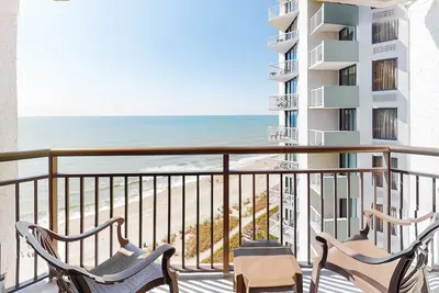 Image de 15th-floor oceanfront studio with pool, hot tub, WiFi & Ac - snowbird-friendly