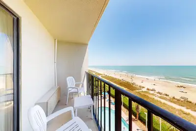 Image de Carolinian Beach Resort 6th-floor oceanfront studio with pool, hot tub, & Ac