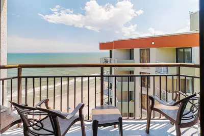 Image de 19th-floor oceanfront studio with Ac, WiFi, pool & hot tub - snowbird-friendly