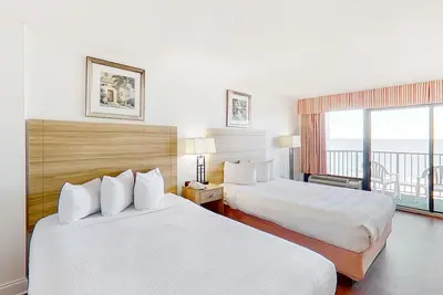 Image de 7th-Floor, Oceanfront, Snowbird-Friendly Studio w/ WiFi, Ac, Shared Hot Tub/Pool