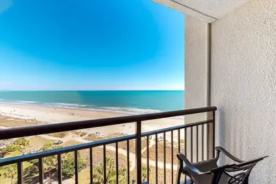 Image de 10th-floor oceanfront studio with WiFi, Ac, pool & hot tub - dog-friendly