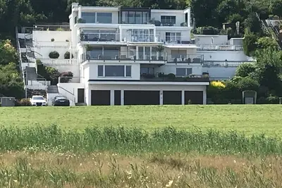 Image de Elegantly furnished lake property near ZĂĽrich