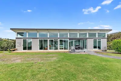 Image de Paroa Bay Chalets - Te Whare Kiwi