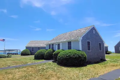 Image de 2bd Waterfront Cottage at Mayo Beach--Private Association Bay Beach, Walk to Town Pier