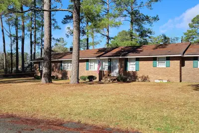 Image de Beautiful brick home located 25 minutes from local river and North Myrtle Beach