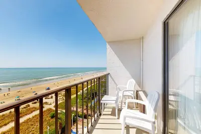 Image de Carolinian Beach Resort 7th-floor oceanfront studio with Ac, pool, & hot tub